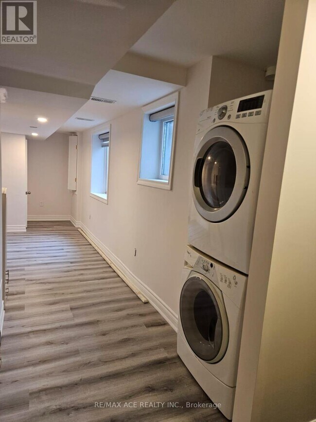 Photo du bâtiment - 190 Britannia Ave W