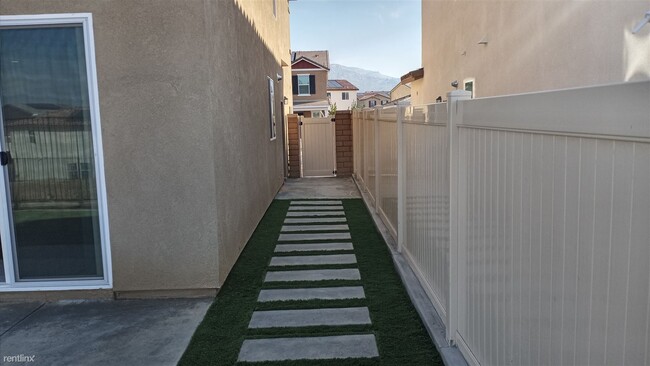 Foto del edificio - 4 br, 2.5 bath House - 7581 Heathblossom S...