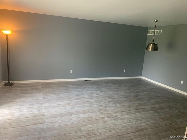 Building Photo - 37065 Brynford Dr