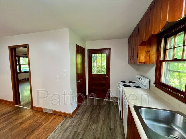 Building Photo - 29 Evergreen Ave