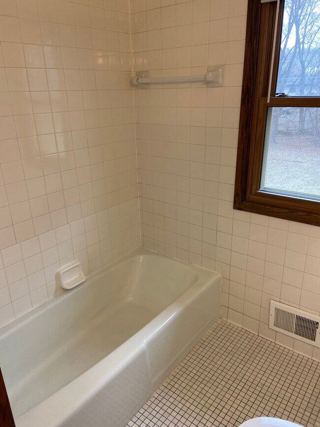 Building Photo - 1671-1673 Leone