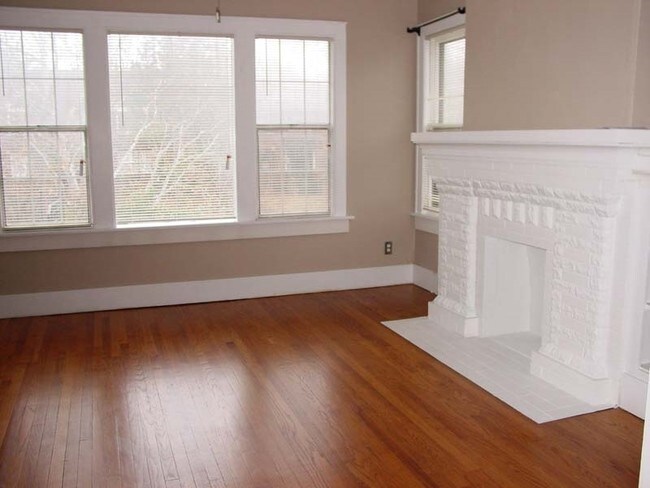 Building Photo - 3019 N Robinson Ave