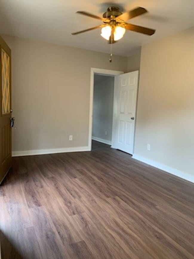 Building Photo - 653 W Osceola St