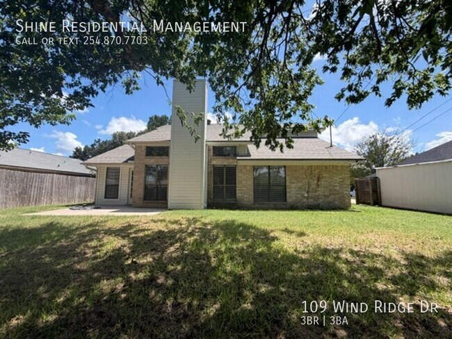 Foto del edificio - 109 Wind Ridge Dr