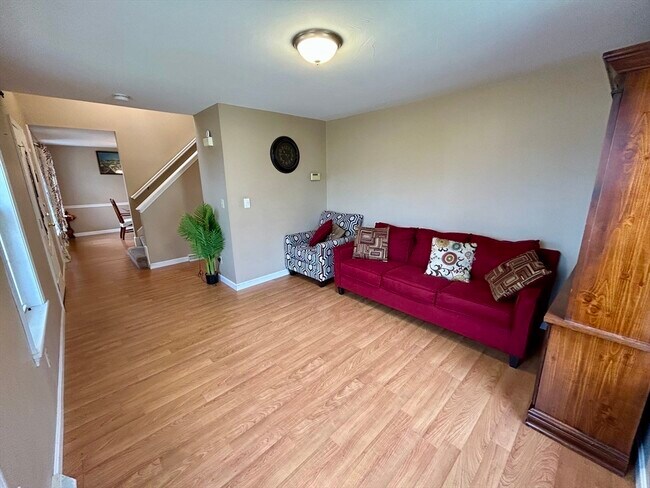 Foto del edificio - 35 Fox Meadow Dr