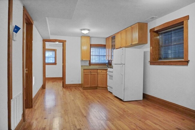 Foto del edificio - 1402 W Warner Ave