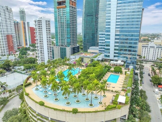 Building Photo - 1435 Brickell Ave