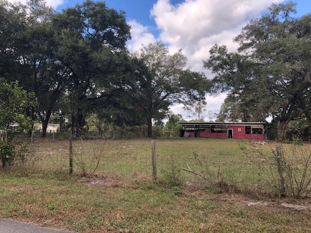Foto del edificio - 725 Johnson Lake Rd