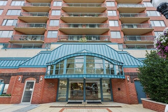 Building Photo - 25 Forest St