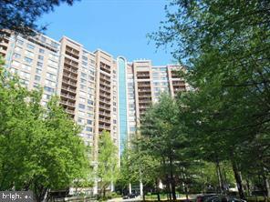 Primary Photo - 10101 Grosvenor Pl