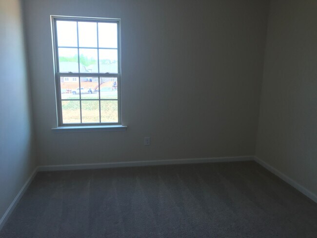 Foto del edificio - 1037 Bannister Rd