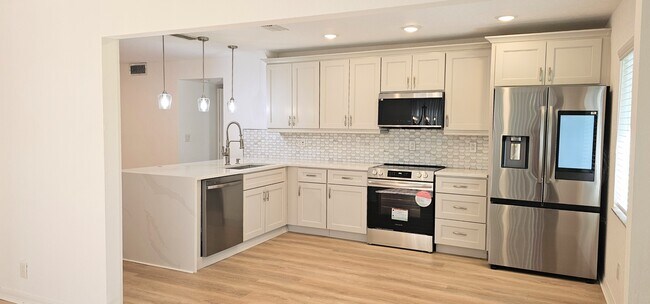 Building Photo - 5220 Landings Blvd