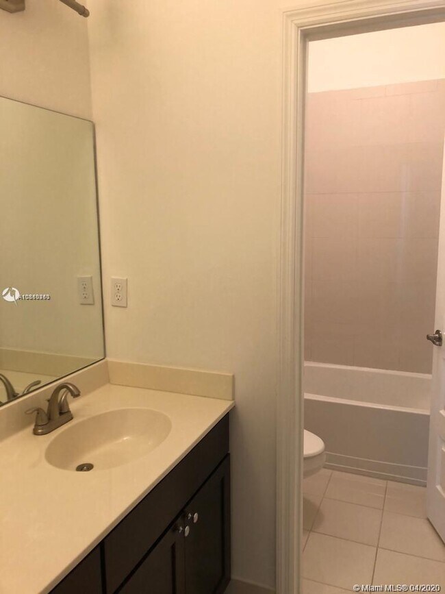 Foto del edificio - 604 NE 191st St