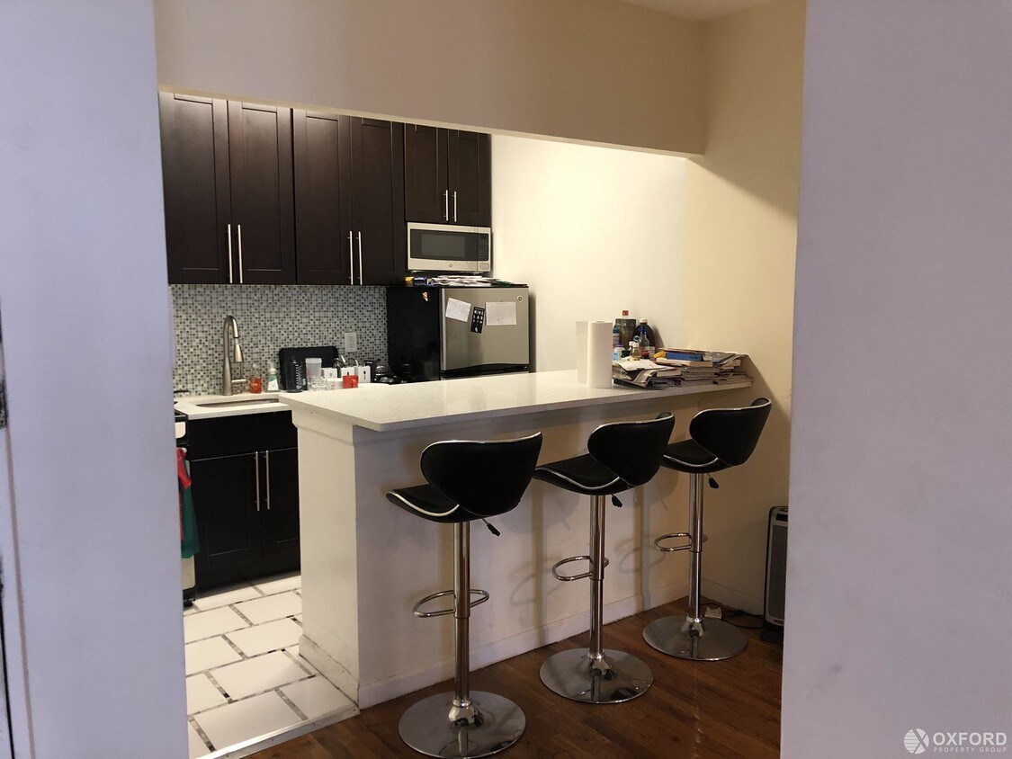 Primary Photo - 339 W 51st St