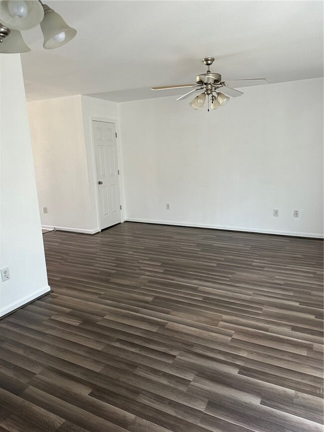 Building Photo - 707 Bellview Way