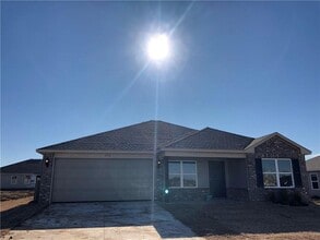 Building Photo - 602 W Pittsfield