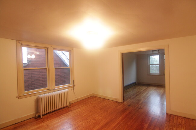 Building Photo - 419 Kelly Ave