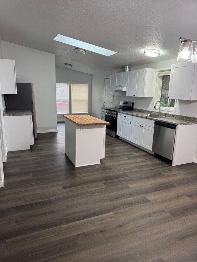 Photo - 6804 NE 56th Ave House