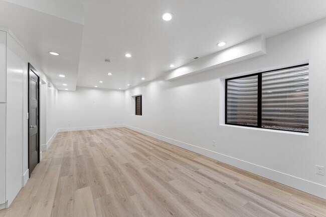 Building Photo - 807 N 200 E