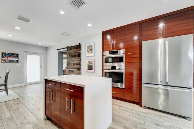 Foto del edificio - 2291 SE 15th St