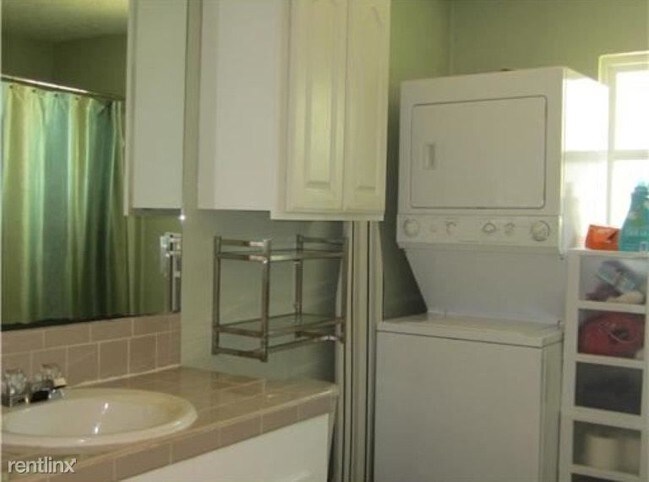 Foto del edificio - 3 br, 1 bath House - 200B Richards St