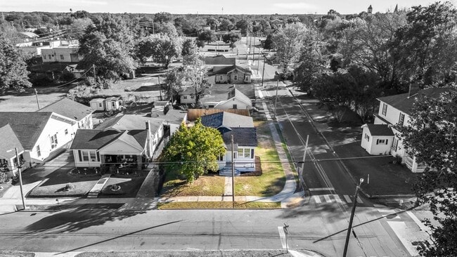 Building Photo - 1402 3rd Ave N