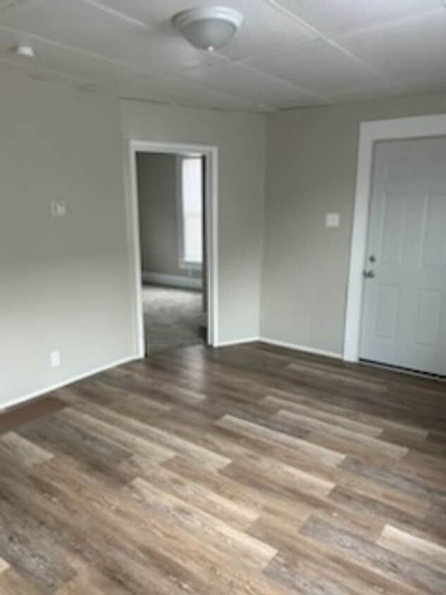 Building Photo - 2 bedroom, 1 bath House!