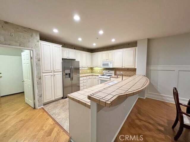Building Photo - 3 Leucadia