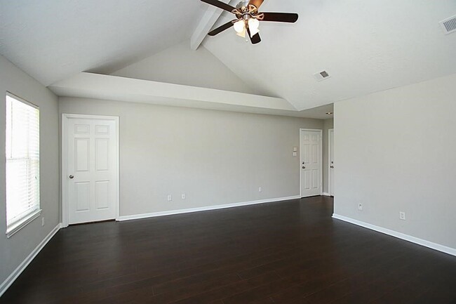 Foto del edificio - 23315 Montague Dr