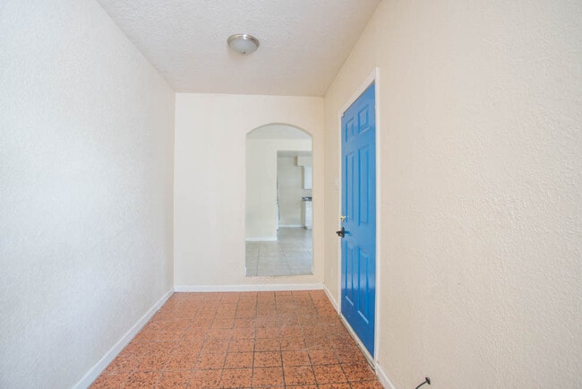 Building Photo - 1846 Henry Cir SW