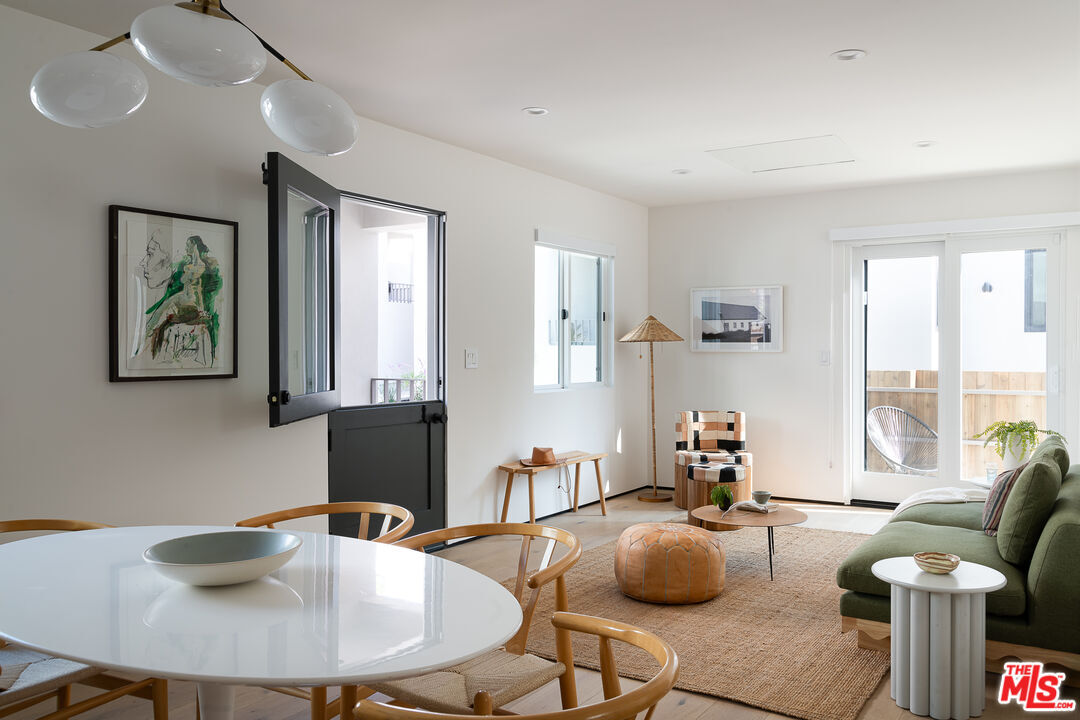 Primary Photo - 2020 N Vista Del Mar Ave