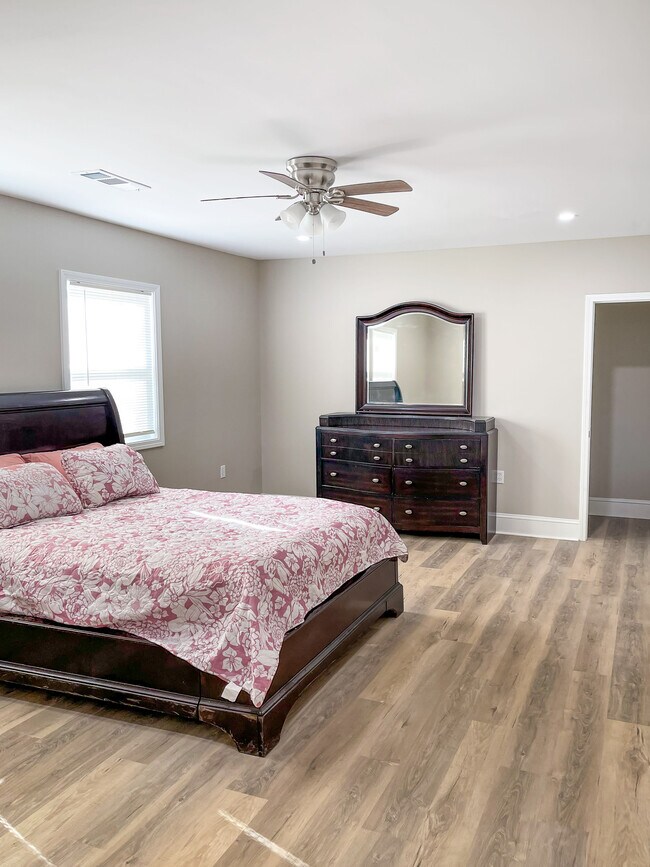 HABITACIÓN PRINCIPAL - 2198 Bicknell St SW