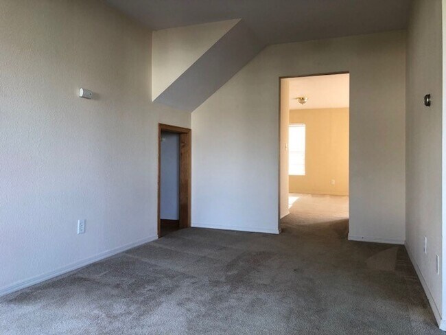 Building Photo - 2066