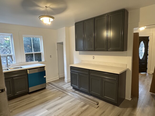 Brand New Kitchen, New Cabinets - 342 E Julian St