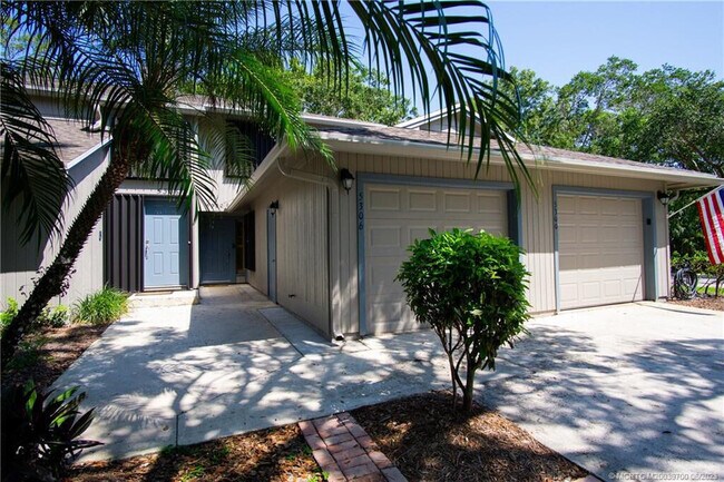 Foto del edificio - 5300 SE Schooner Oaks Way