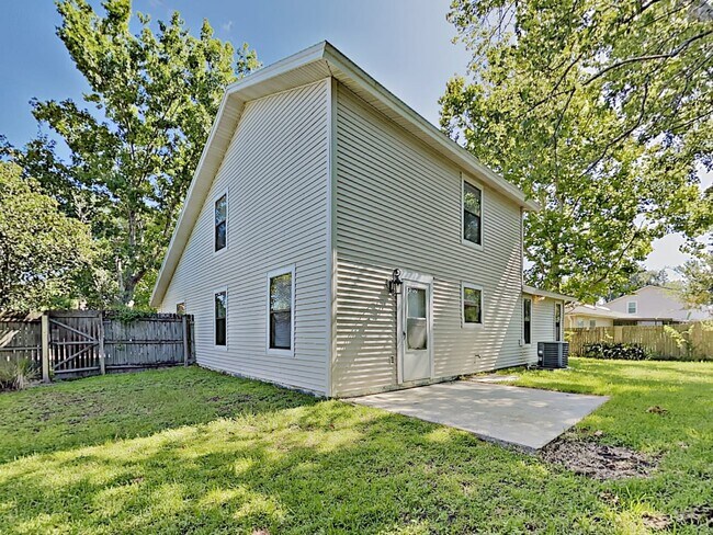 Building Photo - 10828 Losco Junction Dr