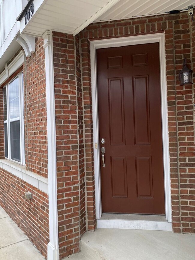 Foto del edificio - Stunning 3 Bedroom Townhouse in Gaithersburg!