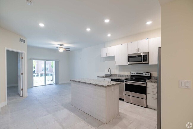 Foto del edificio - 3221-3409 SW 8th Pl