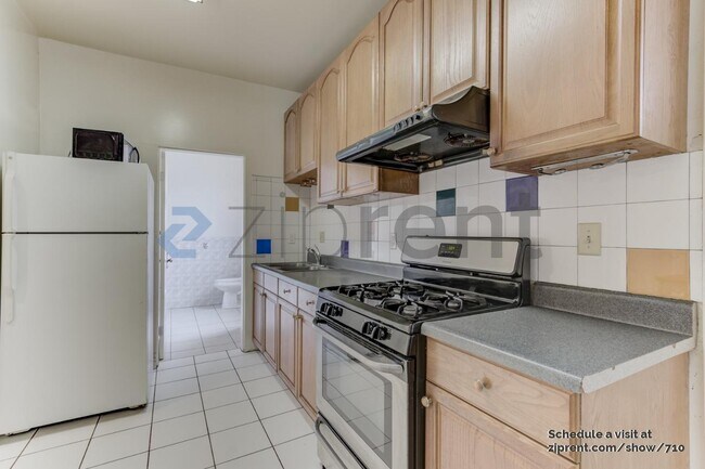 Building Photo - 558 Balboa St
