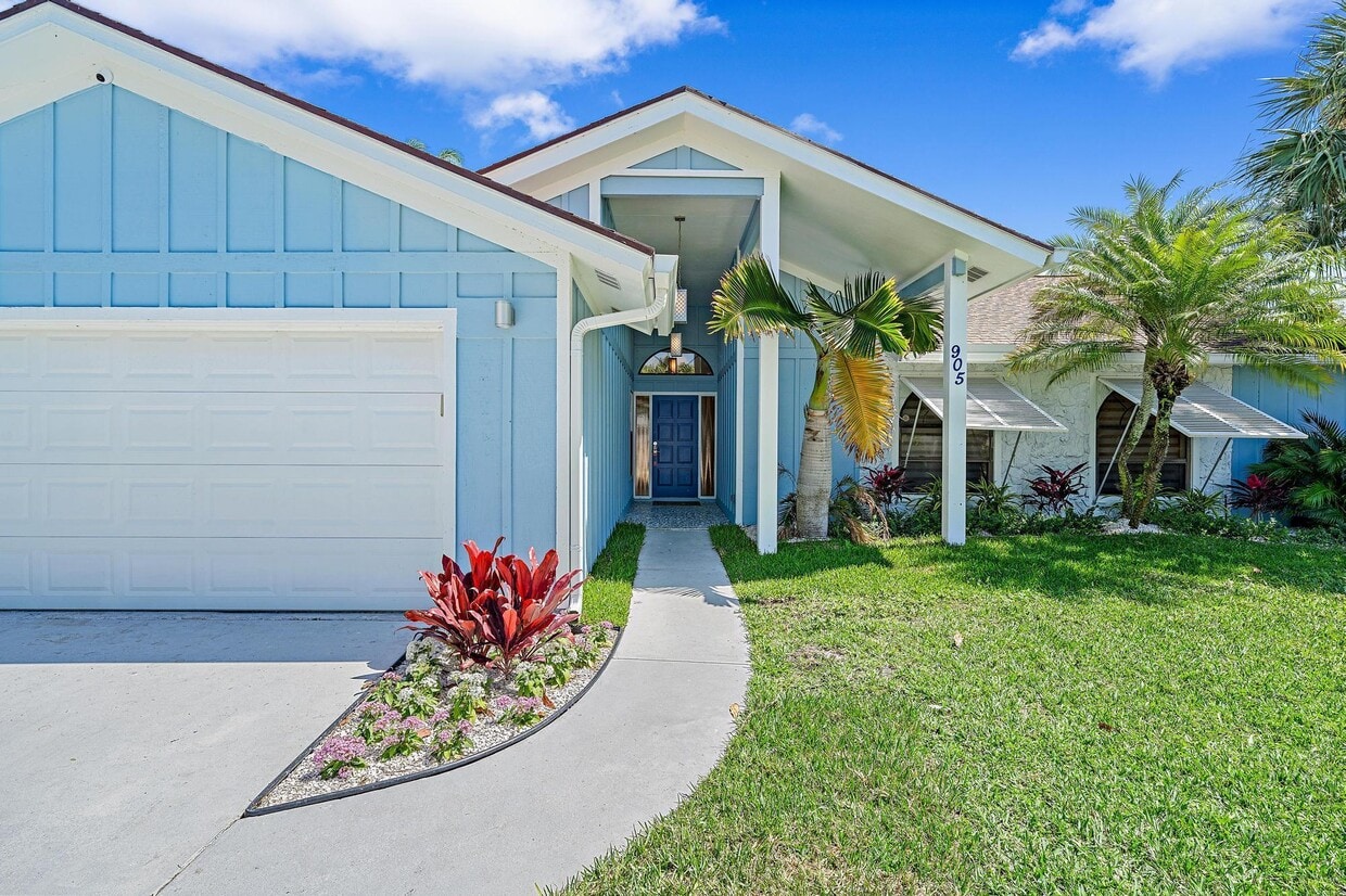 Primary Photo - 905 Sandy Oaks Dr