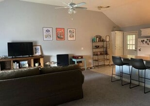 Building Photo - 418 Beauregard Circle