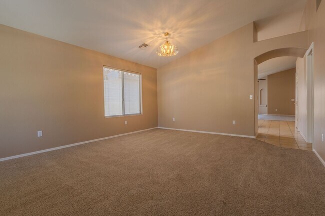 Foto del edificio - 4 Bedroom, 2 Bath