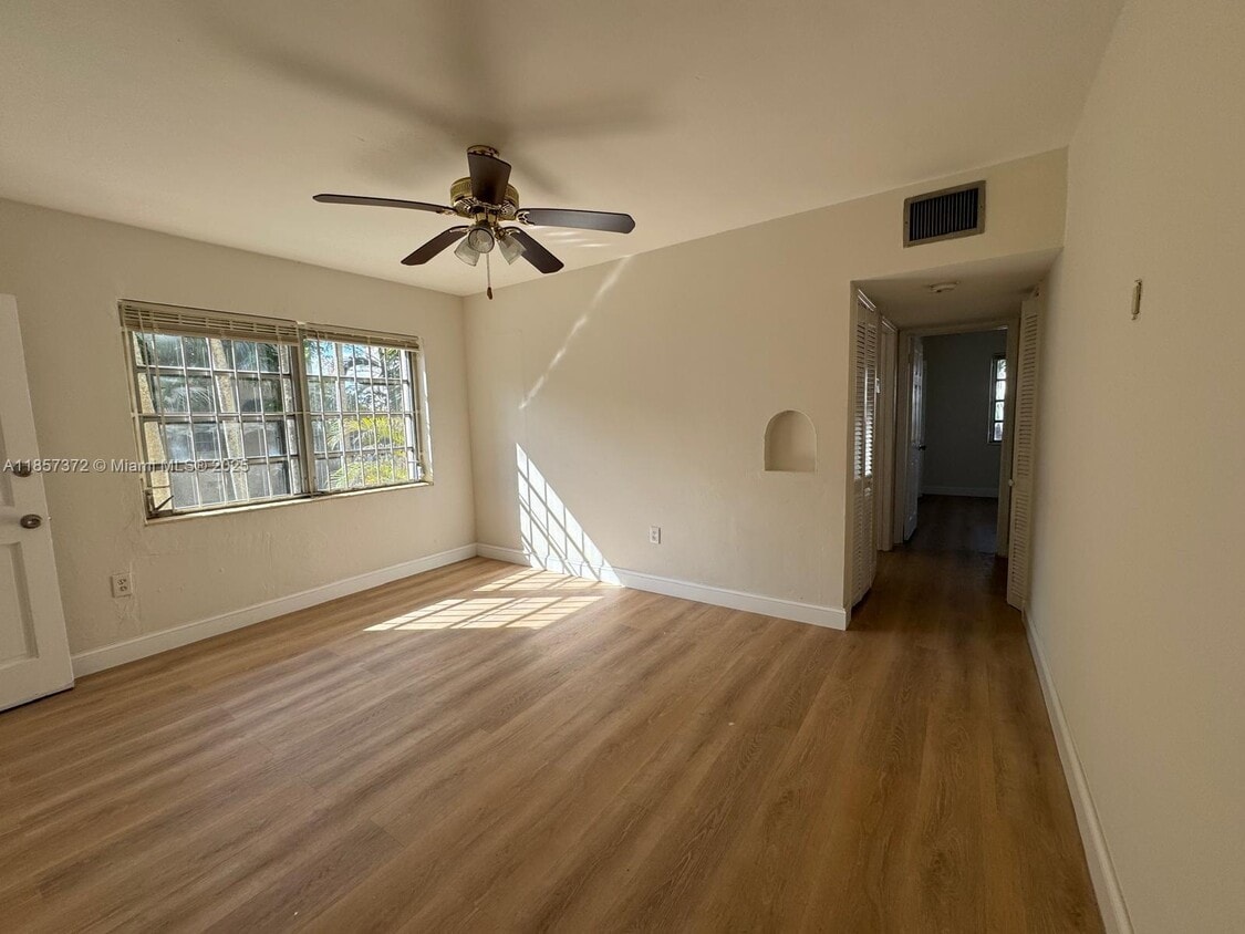 Foto del edificio - 1431 SW 37th Ave