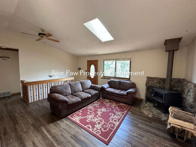 Foto del edificio - "Charming 3-Bedroom Retreat with 2 Full Baths in Conifer"