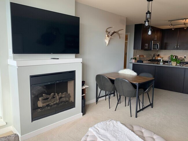 Building Photo - 651 Nootka Way