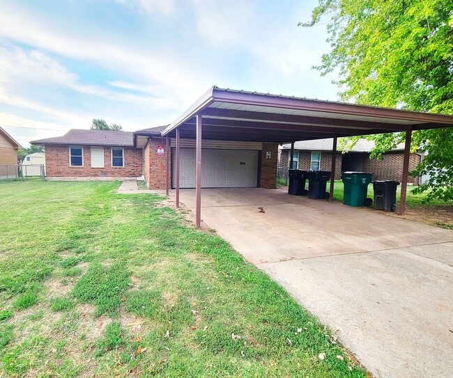 Building Photo - Updated home in SW OKC