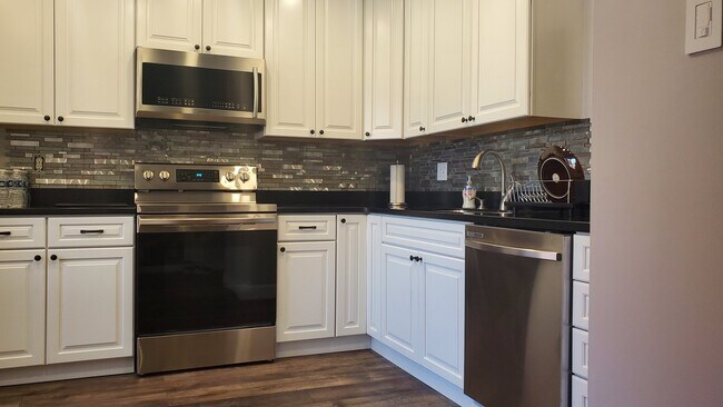 Building Photo - 23 Wellspring Cir