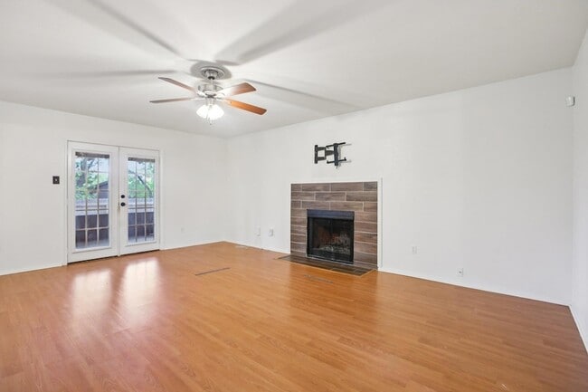 Foto del edificio - 1300 Tuxford Cove