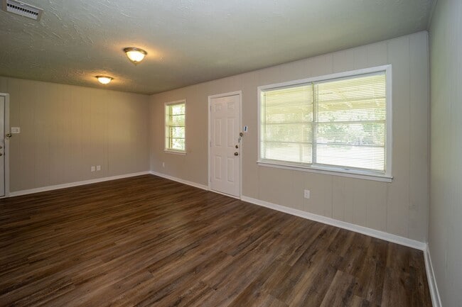 Building Photo - Move in Ready in 77705!  3 bed - 1.5 bath ready to be your new home.