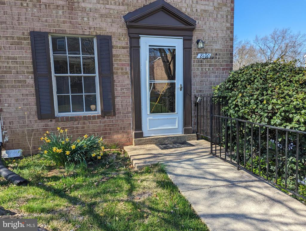 Foto principal - 8100 Lakecrest Dr